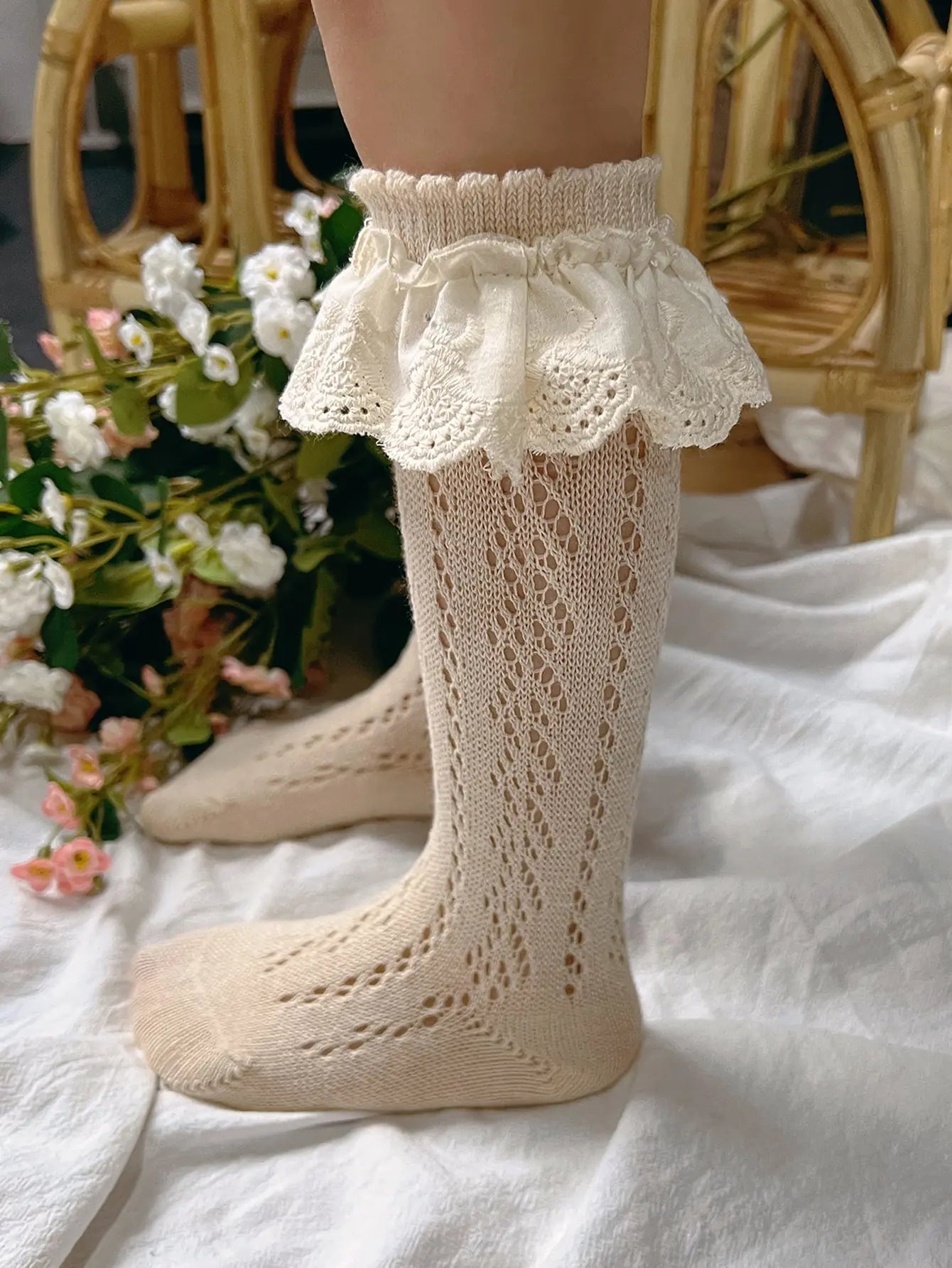 Lace Ruffle Knee-High Socks – Vintage Style for Girls